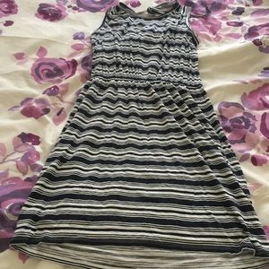 Casual dress: white & navy stripes